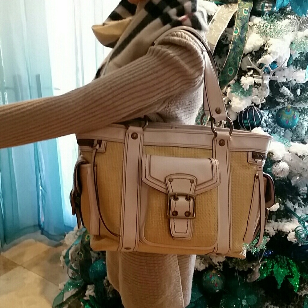 PRICE FIRM COACH LEATHER / STRAW TOTE & WRISTLET - Picture 2 of 8